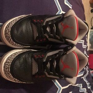 Black Jordan retro 3s